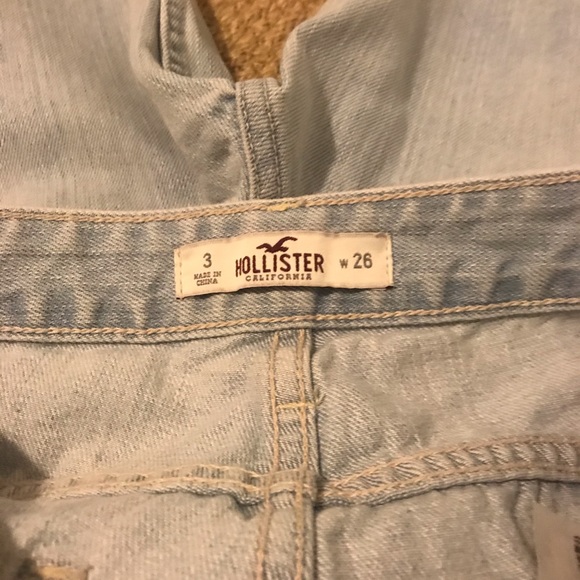 High Waisted Destroyed Hollister Jean - Picture 3 of 3